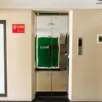 RedDoorz near Lang Ha Street